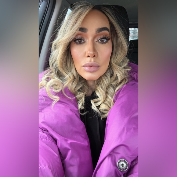 Meet your Posher, Emeli - Picture 2 of 4